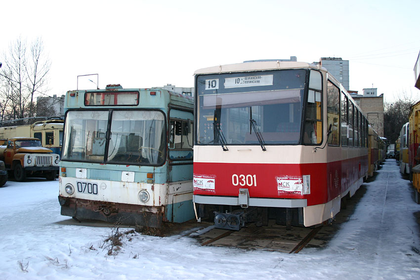 Moscow, LiAZ-MTrZ-6220 # 0700; Moscow, Tatra T6B5SU # 0301