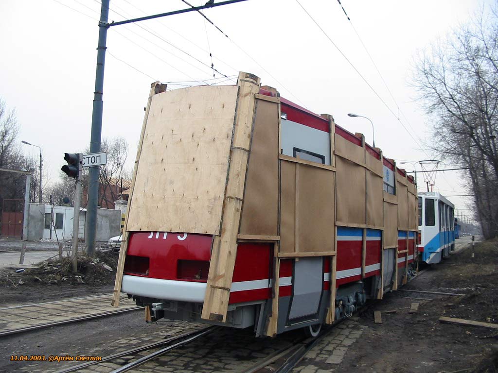 Moskva — Arrival of LT-5 tramcars on April 2003