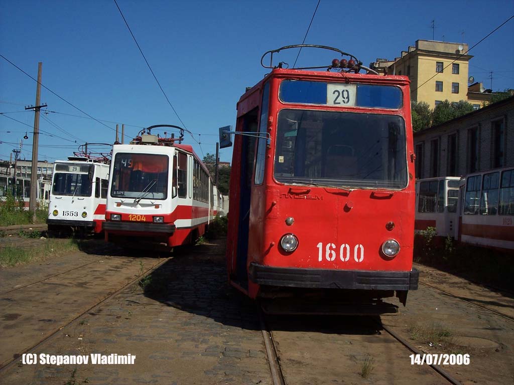 Sankt Petersburg, 71-151A (LVS-97A-01) Nr 1204; Sankt Petersburg, LM-68M Nr 1600