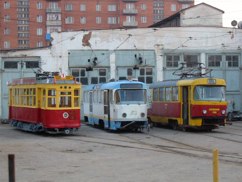 Tula, Kh nr. 1; Tula, Tatra T3DC1 nr. 79; Tula, Tatra T3SU (2-door) nr. Служебный РМП