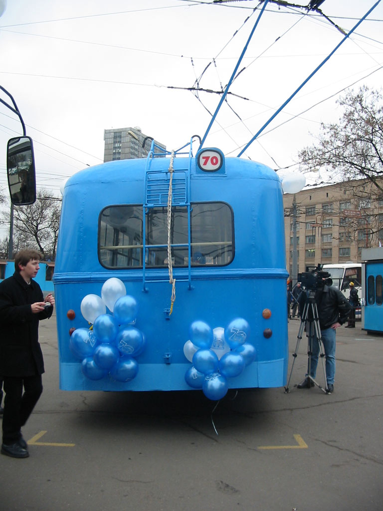 Moskau, ZiU-5D Nr. 2933; Moskau — Parade to 70 year of Moscow Trolleybus on November 15, 2003
