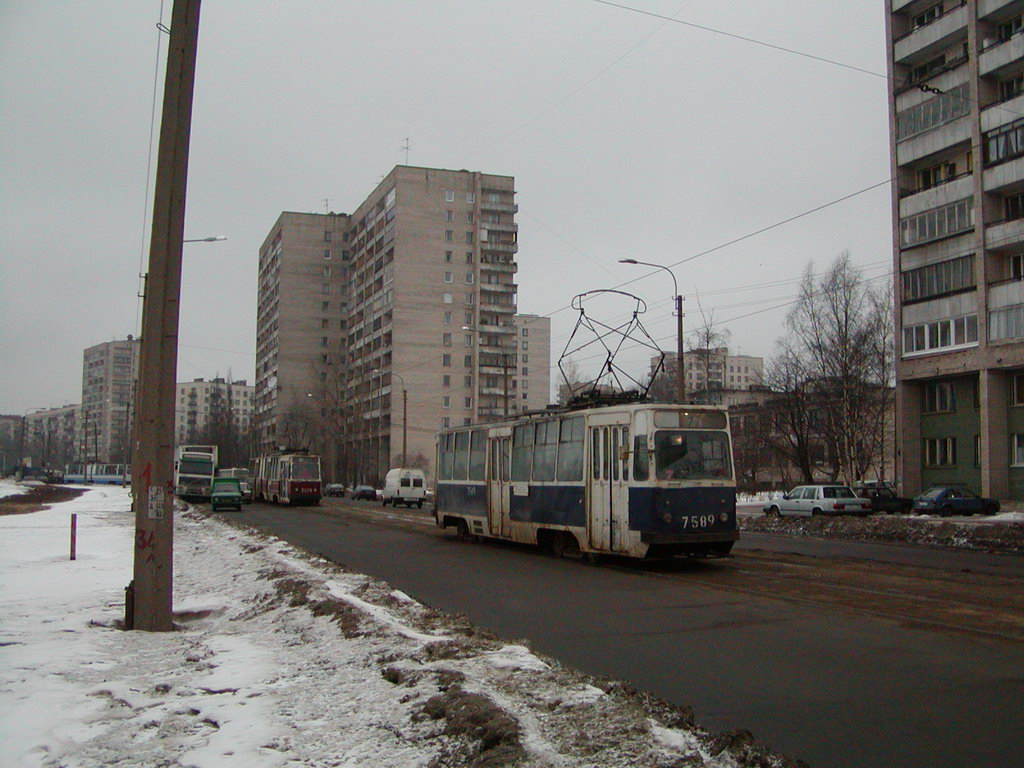 Sankt Petersburg, LVS-86K Nr. 3079; Sankt Petersburg, LM-68M Nr. 7589