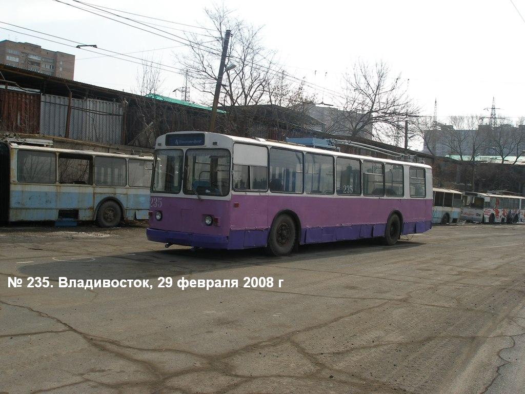 Владивосток, ЗиУ-682Г [Г00] № 235