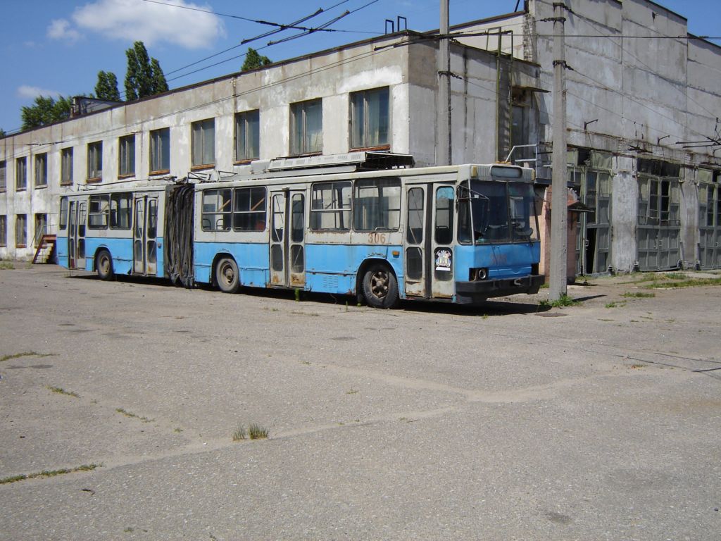 Луганск, ЮМЗ Т1 № 306
