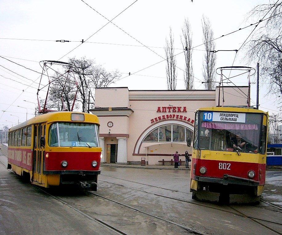 Rostov-na-Donu, Tatra T3SU (2-door) № 105; Rostov-na-Donu, Tatra T6B5SU № 802