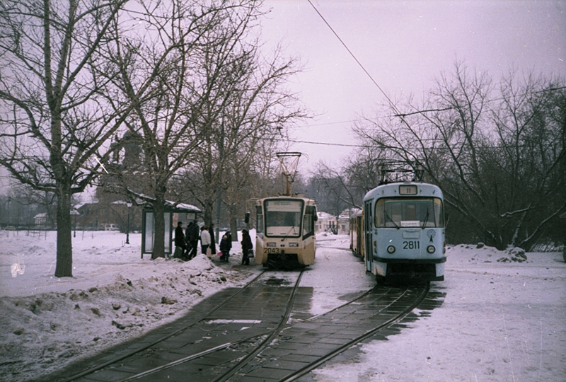 Moskva, 71-619K č. 2043; Moskva, Tatra T3SU č. 2811
