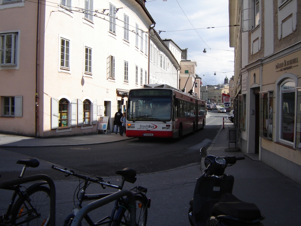 Salzburg, Van Hool AG 300T Nr. 281