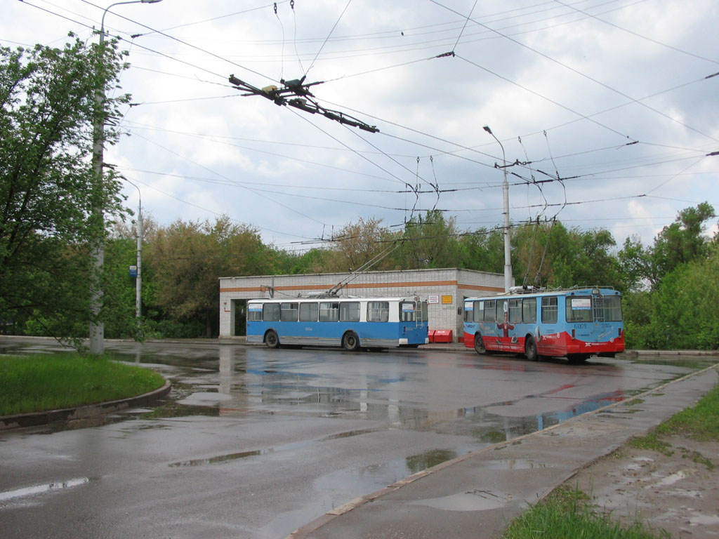 Volgograd, ZiU-682 (VZSM) № 6004; Volgograd, ZiU-682 (VZSM) № 6009; Volgograd — Trolleybus lines: [6] Kirovskaya network