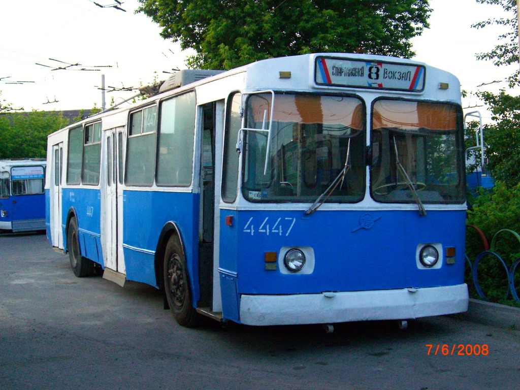 Volgograd, ZiU-682V N°. 4447; Volgograd — Depots: [4] Trolleybus depot # 4