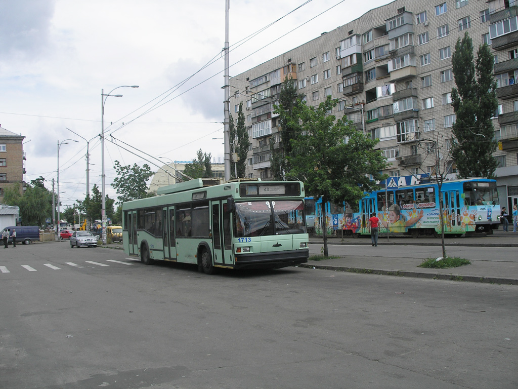 Киев, МАЗ-103Т № 1713