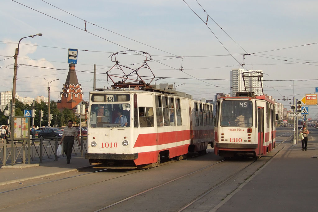 Sankt-Peterburg, LVS-86K № 1018; Sankt-Peterburg, 71-134A (LM-99AV) № 1310