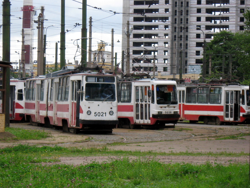 Saint-Pétersbourg, LVS-86K N°. 5021; Saint-Pétersbourg — Tramway depot # 5