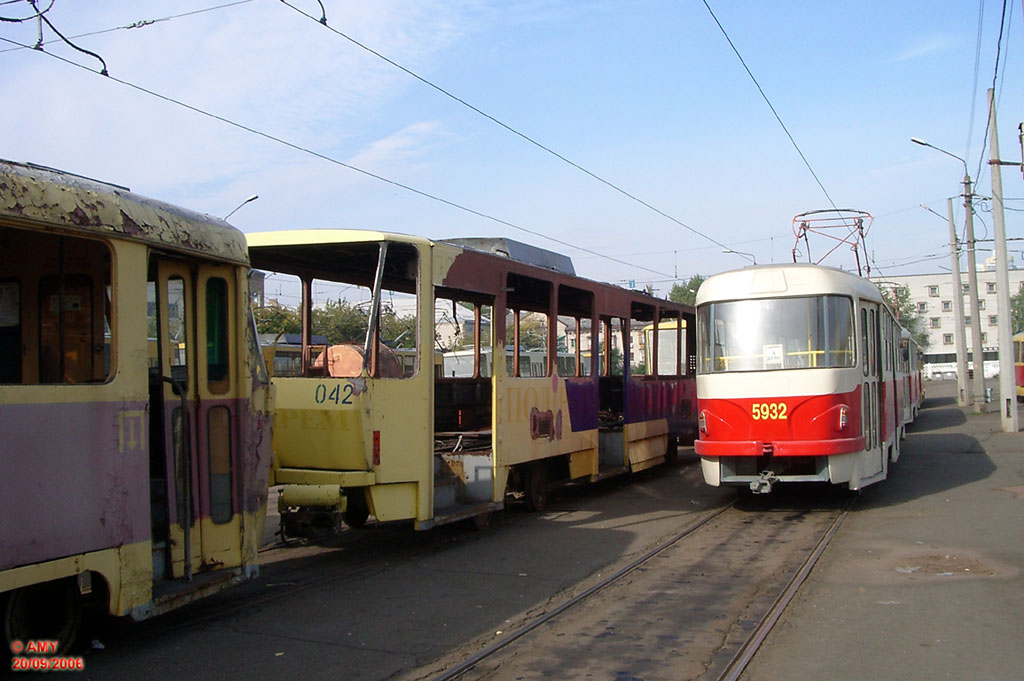 Кіеў, Tatra T6B5SU № 042; Кіеў, Tatra T3SU № 5932