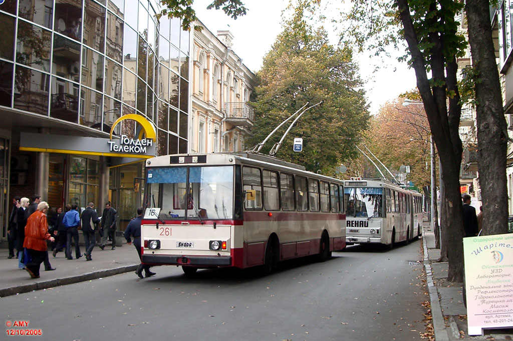 Kijev, Škoda 14Tr02 — 261