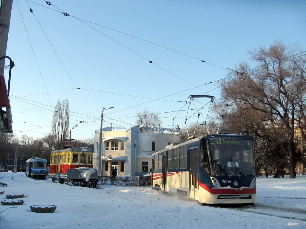 Одесса, ГС-4 (ГВРЗ) № 10; Одесса, К1 № 7004; Одесса — 23.02.2007 — Снегопад и его последствия