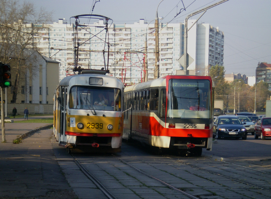 Maskva, Tatra T3SU nr. 2939; Maskva, Tatra KT3R nr. 2255