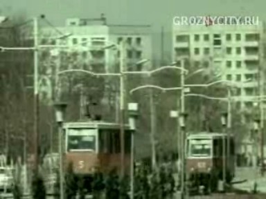 Остановиться минутка. Грозненский трамвай. Трамвай Грозный 1993. КТМ 5 Грозный. Трамвай на площади минутка в Грозном.