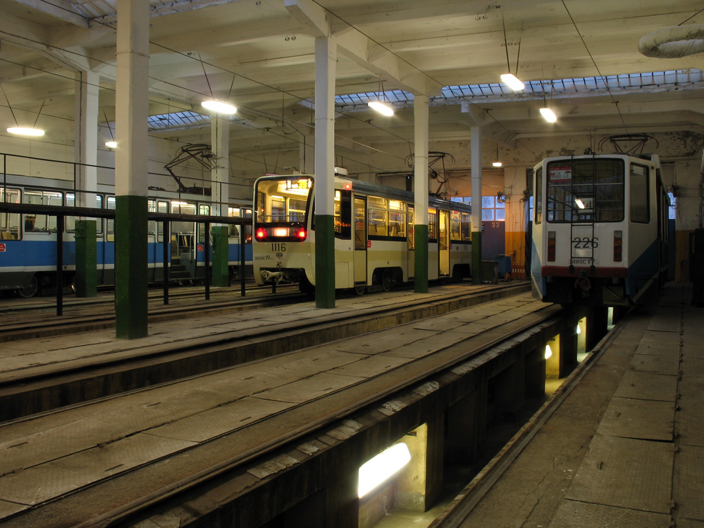 Moscova, 71-619KT nr. 1116; Moscova, 71-608KM nr. 1226; Moscova — Tram depots: [1] Apakova