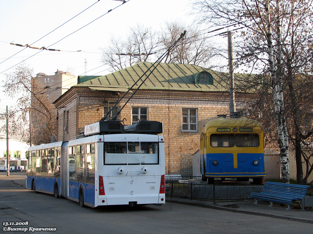 Москва, Тролза-6206.00 «Мегаполис» № 1618; Москва, МТБ-82Д № 1877