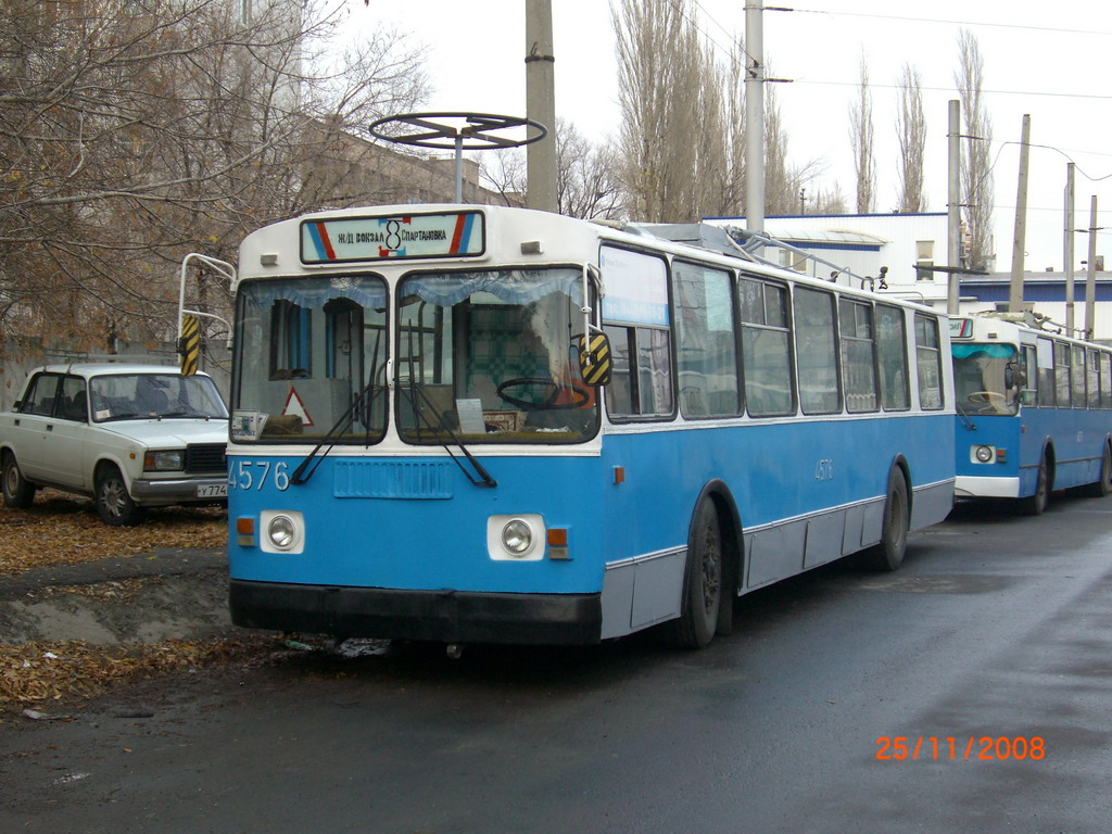 Волгоград, ЗиУ-682Г [Г00] № 4576; Волгоград — Депо: [4] Троллейбусное депо № 4