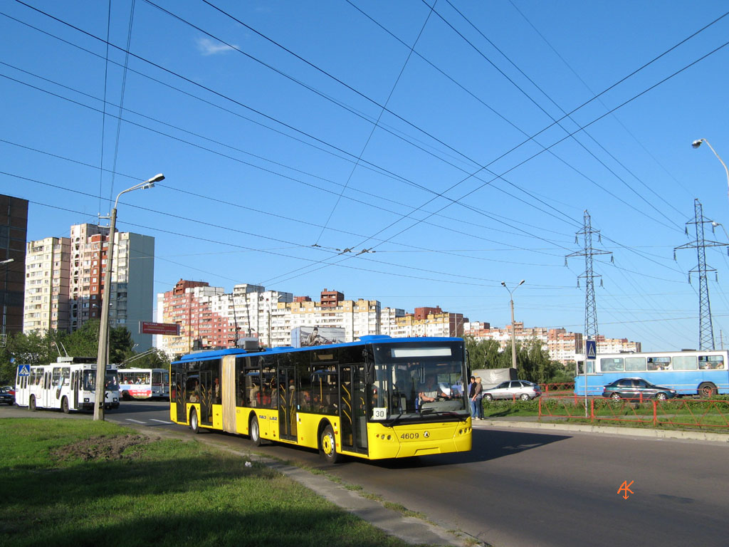 Kyjev, LAZ E301D1 č. 4609