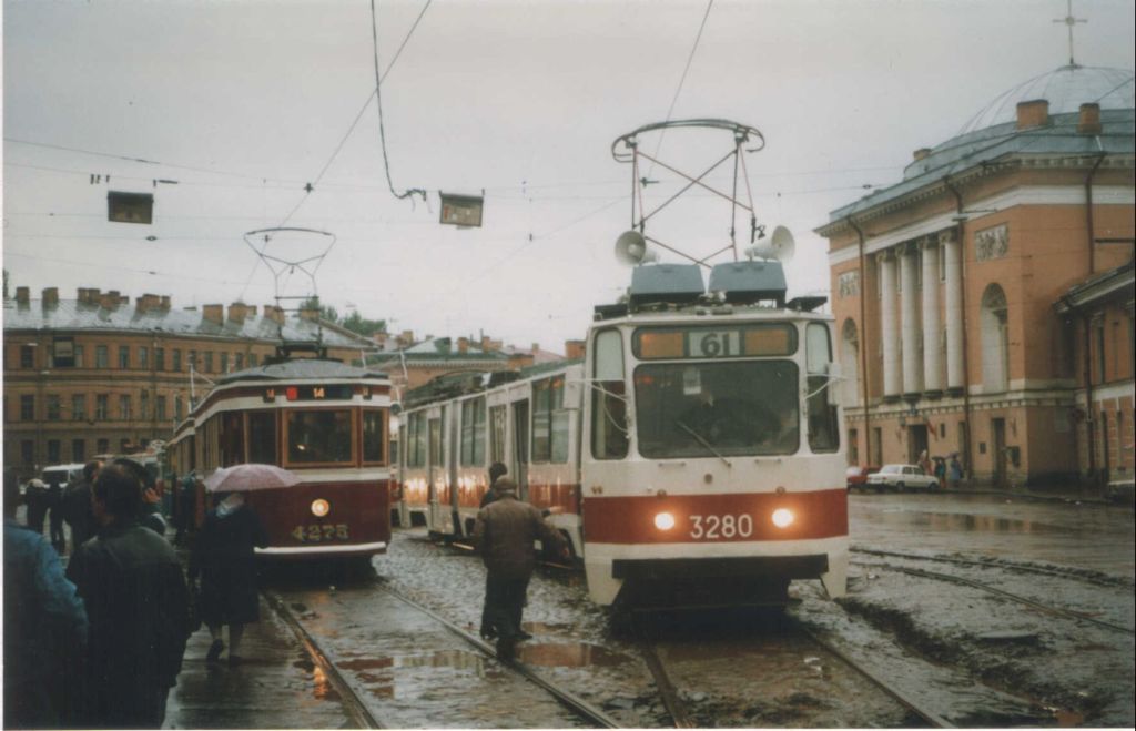 聖彼德斯堡, 71-139 (LVS-93) # 3280; 聖彼德斯堡 — Parade of the 90th birthday of St. Petersburg tram