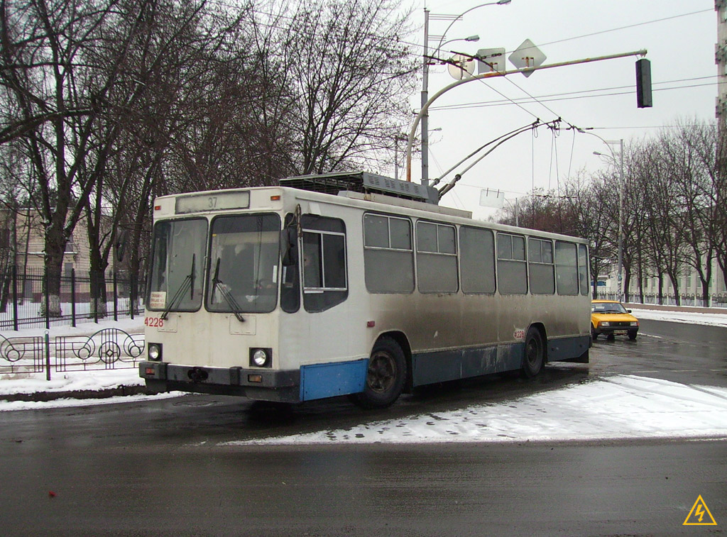 Kyiv, YMZ T2 № 4228