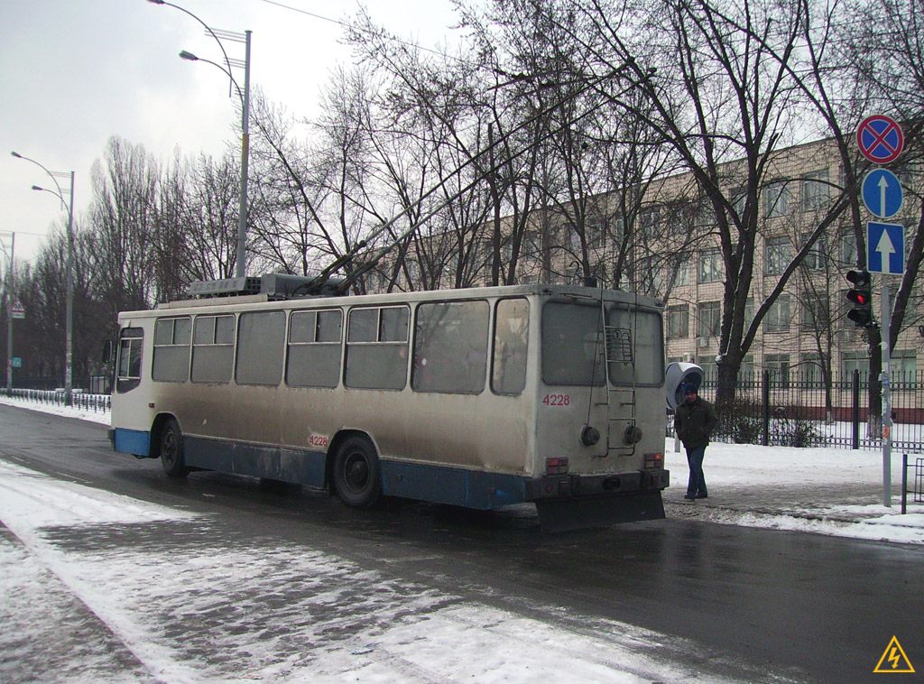 Киев, ЮМЗ Т2 № 4228