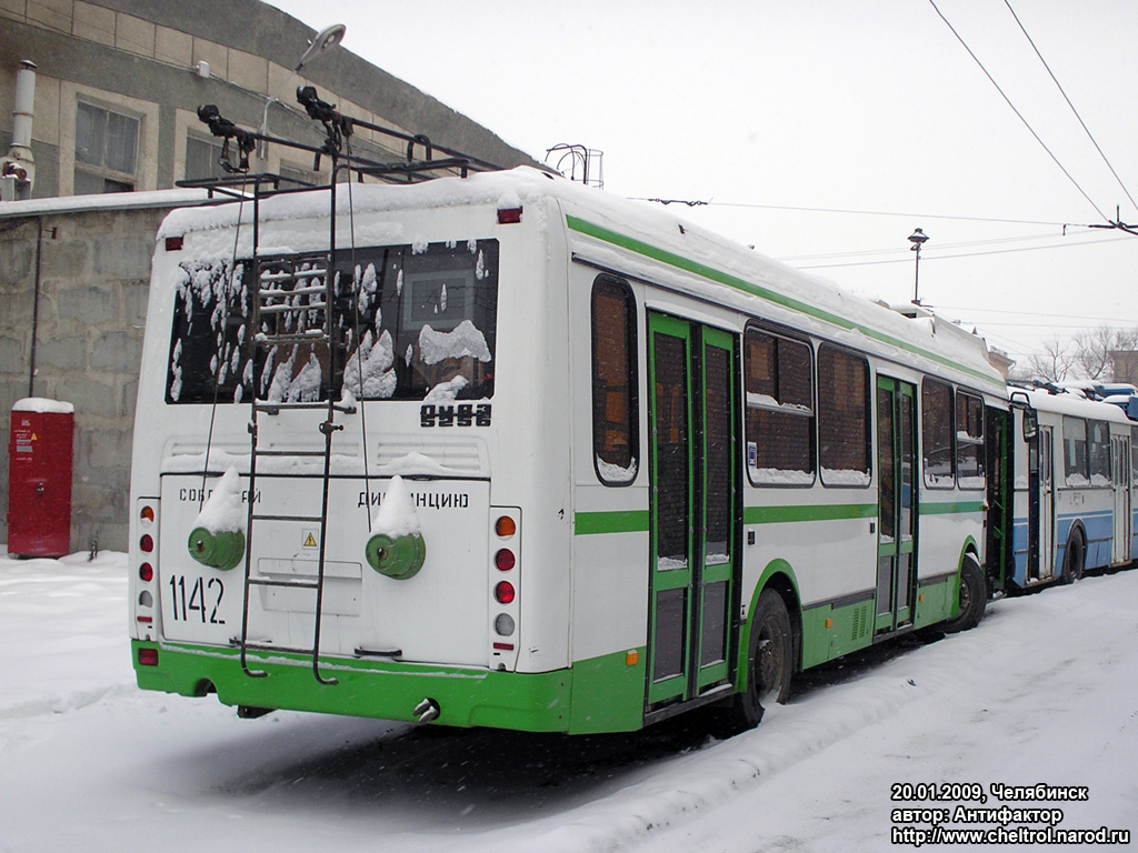 Челябинск, ЛиАЗ-5280 (ВЗТМ) № 1142