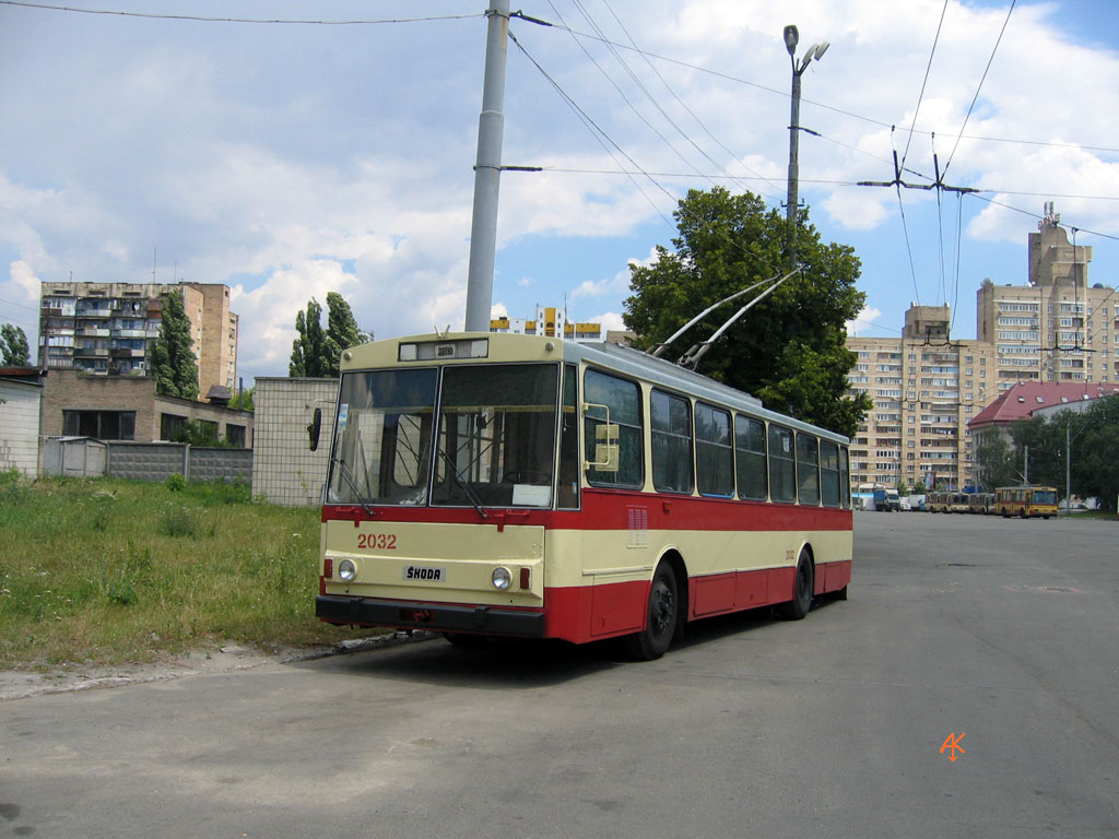 Kyiv, Škoda 14Tr89/6 № 2032