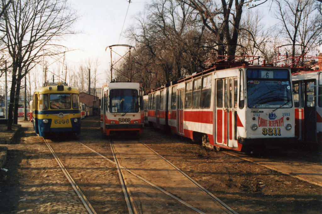 Санкт-Петербург, ЛМ-57 № 5148; Санкт-Петербург, 71-147А (ЛВС-97А) № 2902; Санкт-Петербург, ЛВС-86Т № 3211