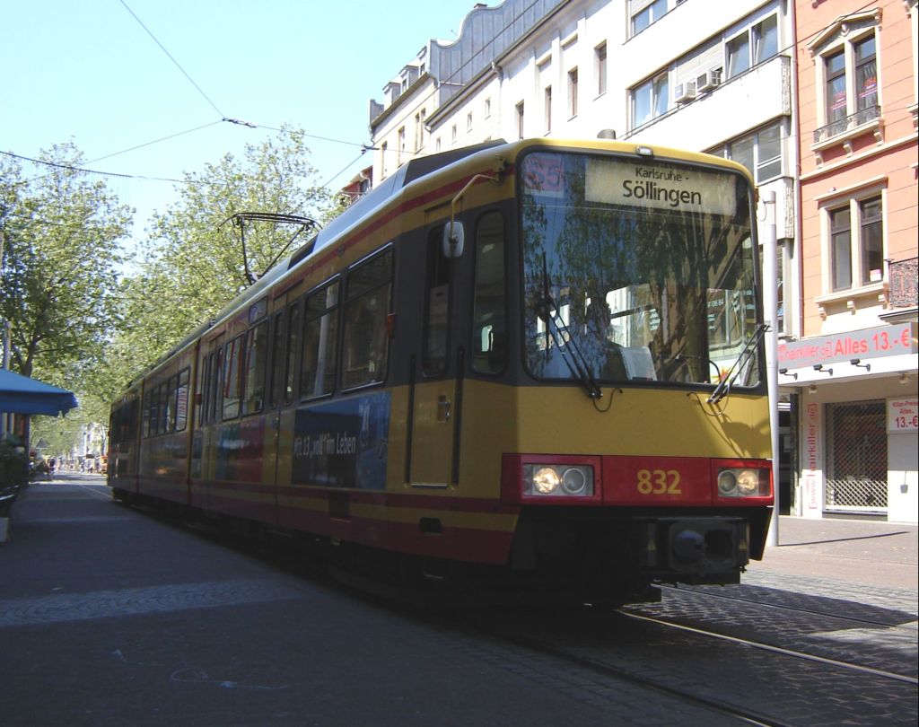 Karlsruhe, Duewag GT8-100C/2S № 832