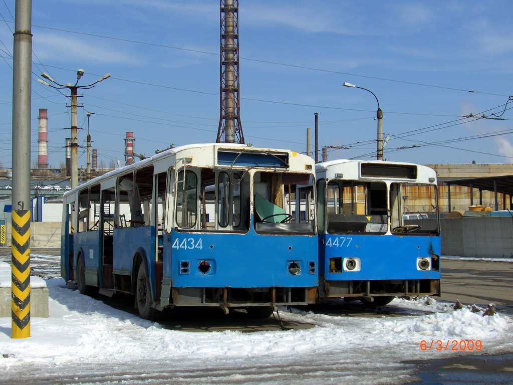 Волгоград, ЗиУ-682 (ВЗСМ) № 4434; Волгоград, ЗиУ-682 (ВЗСМ) № 4477; Волгоград — Депо: [4] Троллейбусное депо № 4