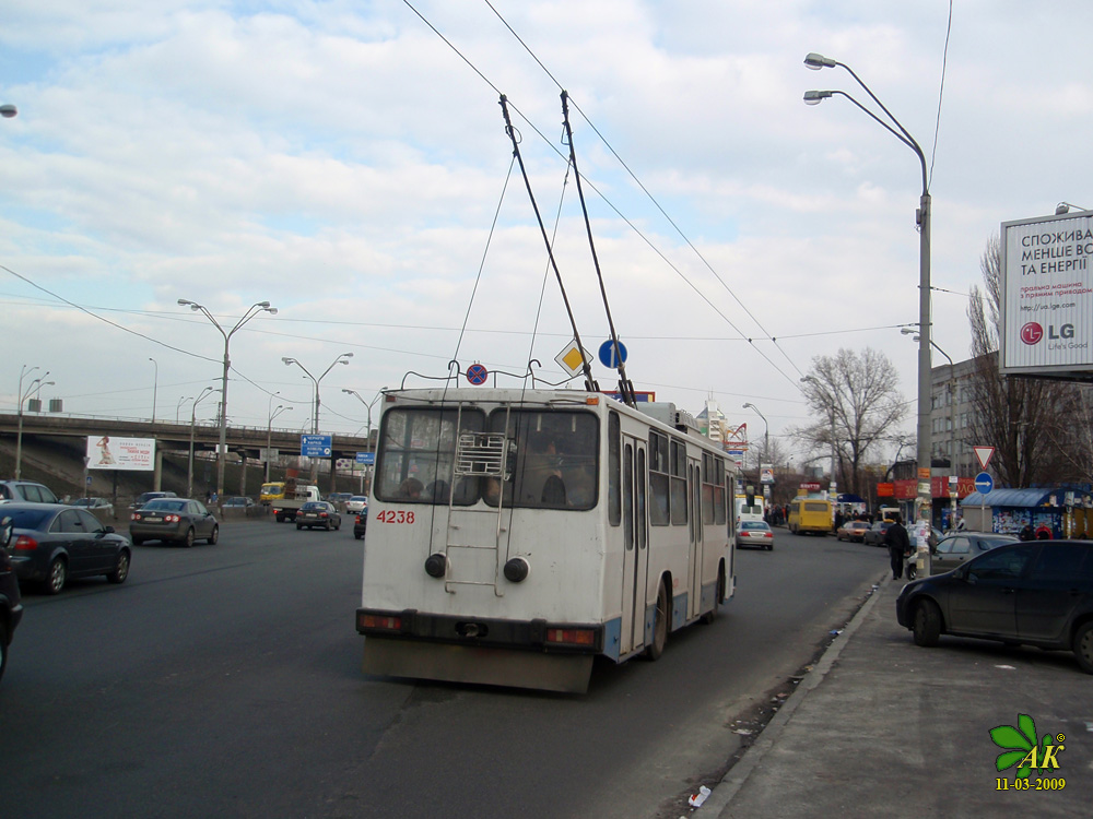 Kijev, YMZ T2 — 4238