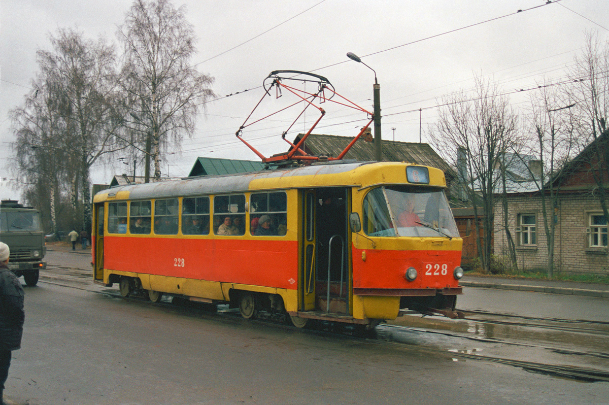 Тверь, Tatra T3SU (двухдверная) № 228; Тверь — Тверской трамвай на рубеже XX и XXI вв. (2000 — 2001 гг.); Тверь — Трамвайные линии: Заволжский район