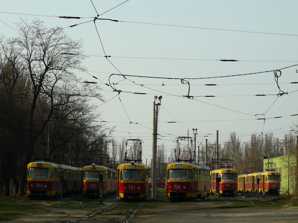 Zaporižžia, Tatra T3SU č. 789; Zaporižžia, Tatra T3SU č. 793; Zaporižžia, Tatra T3SU č. 761; Zaporižžia, Tatra T3SU č. 798; Zaporižžia, Tatra T3SU (2-door) č. 719; Zaporižžia, Tatra T3SU č. 702