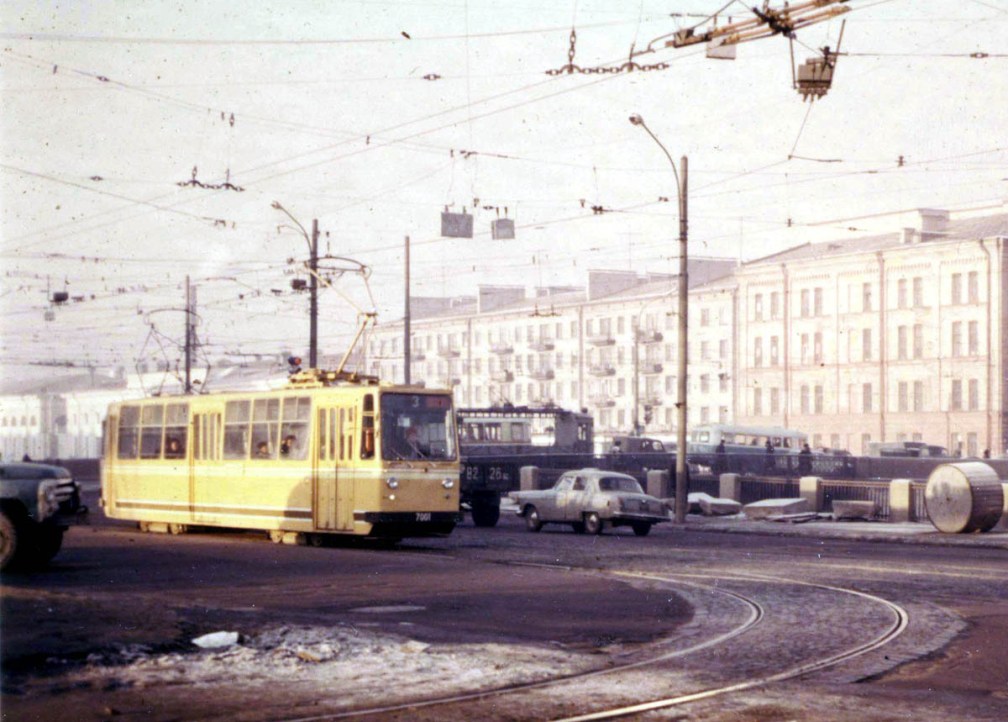 Санкт-Петербург, ЛМ-68М № 7001