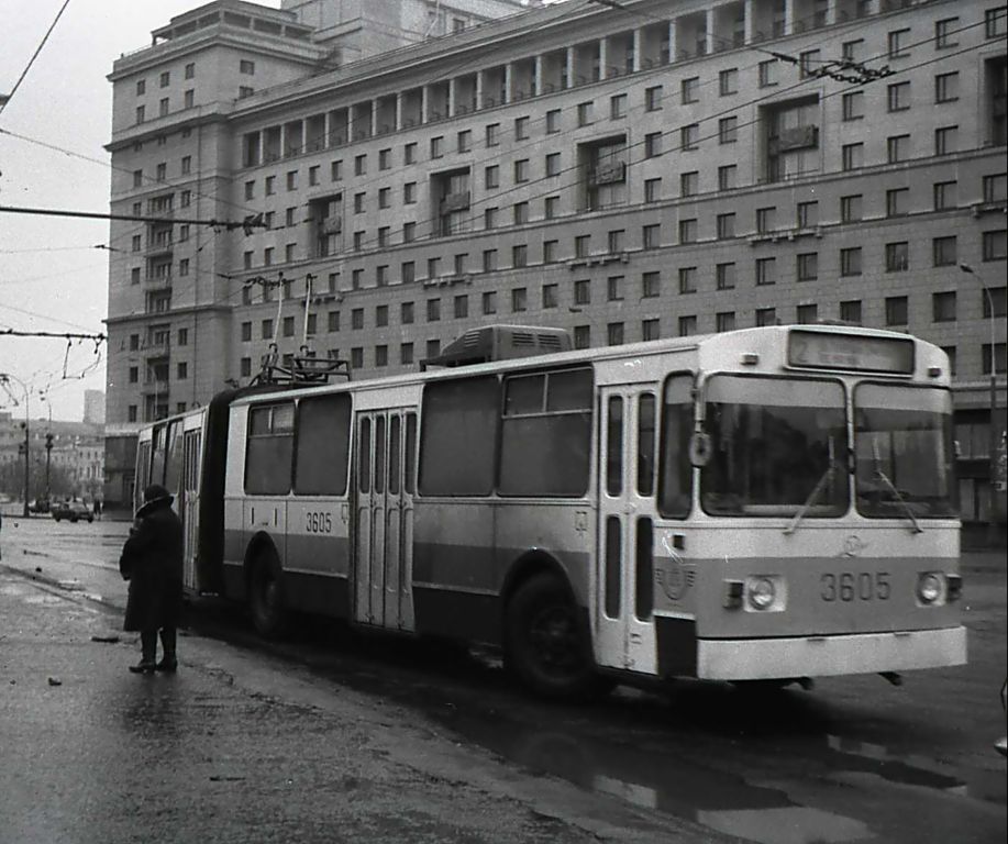 Moskva, ZiU-683B [B00] č. 3605; Moskva — Historical photos — Tramway and Trolleybus (1946-1991)