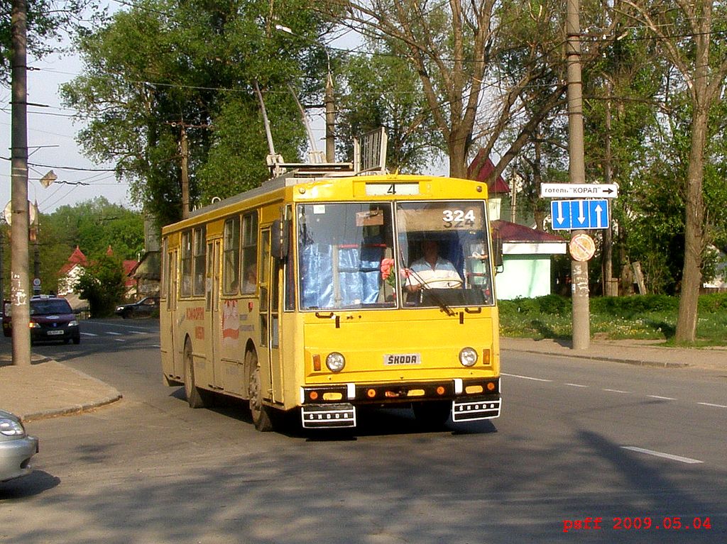 Черновцы, Škoda 14Tr89/6 № 324