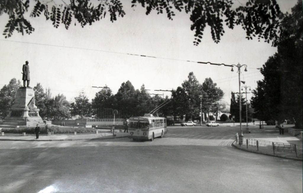 Севастопол, ЗиУ-682В № 2253; Севастопол — Исторические фотографии троллейбусов