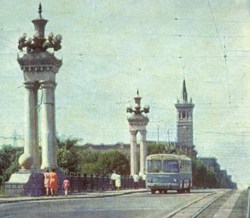 Zaporijjea — Tram line via Lenina (Sobornyi) Prospect; Zaporijjea — Trolleybus lines; Zaporijjea — Unidentified trolleybuses: ZiU-5