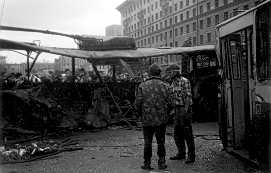 Moscova, ZiU-682V [V00] nr. 5180; Moscova — Trolleybus barricades 08.1991