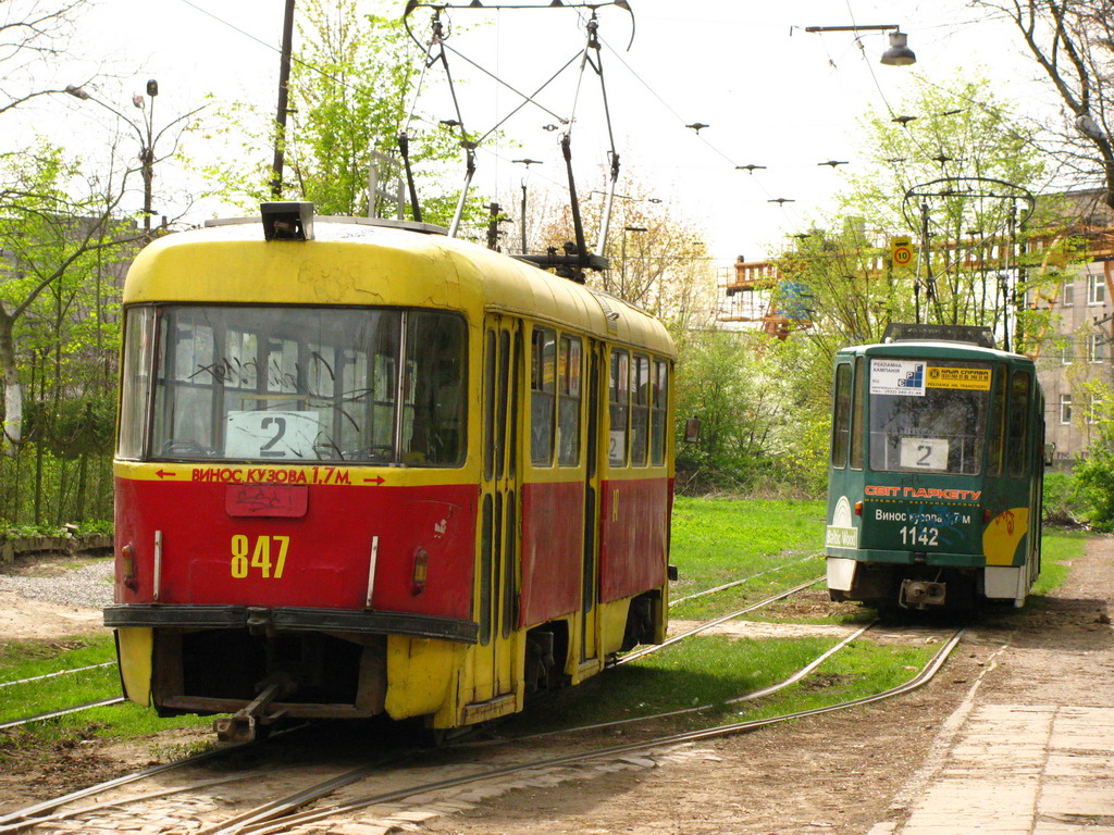 Львів, Tatra T4SU № 847; Львів, Tatra KT4SU № 1142