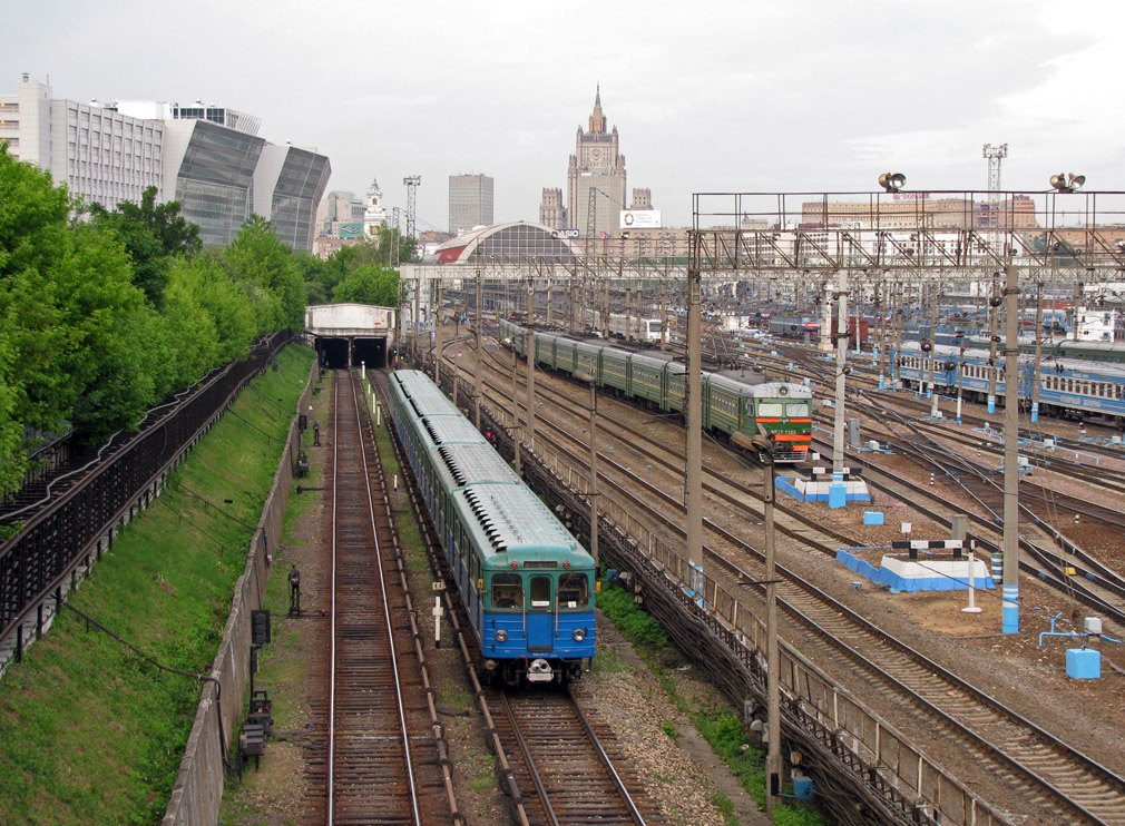 莫斯科 — Metro — Vehicles — Type Ezh/Em-508/Em-509; 莫斯科 — Metro — [4] Filyovskaya Line; 莫斯科 — Views from a height