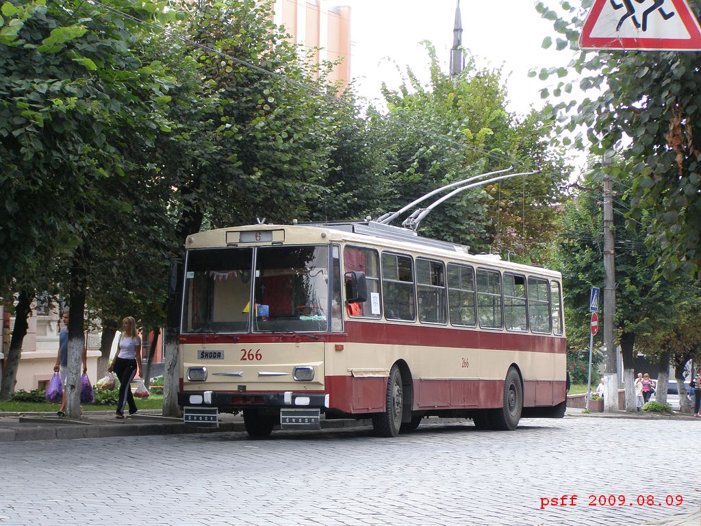 Черновцы, Škoda 14Tr02 № 266