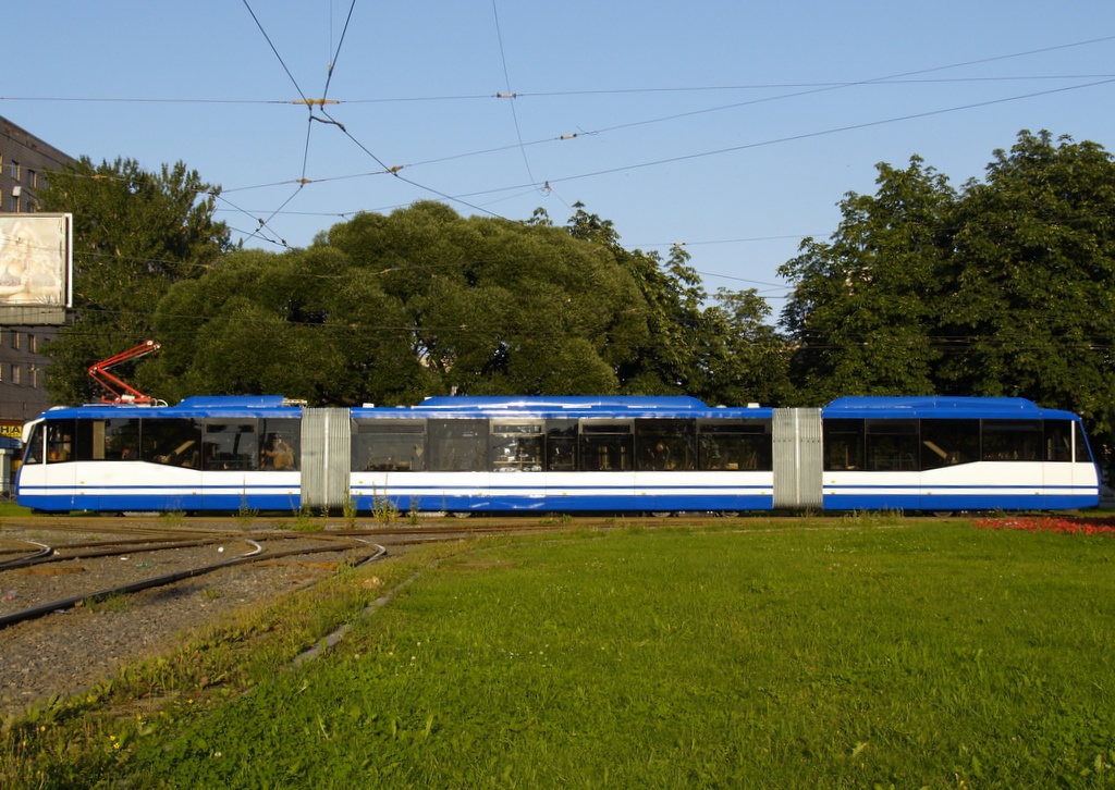 Kijevas, 71-154M-K nr. 450; Sankt Peterburgas — New PTMZ trams