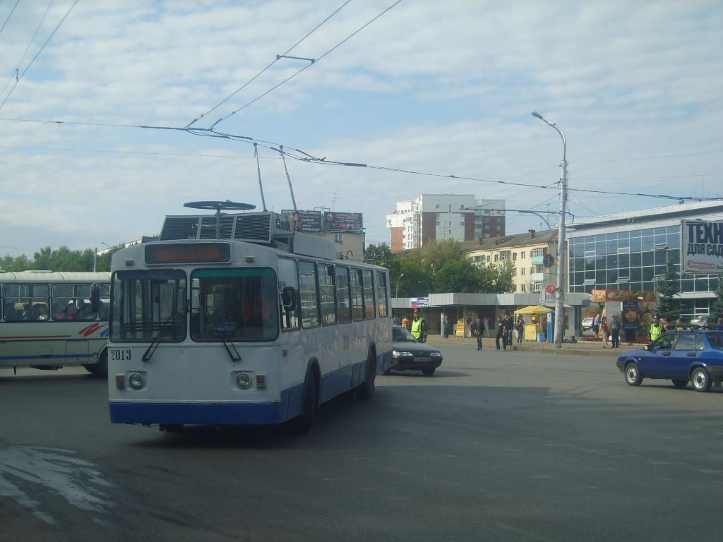 Уфа, БТЗ-5276-01 № 2013
