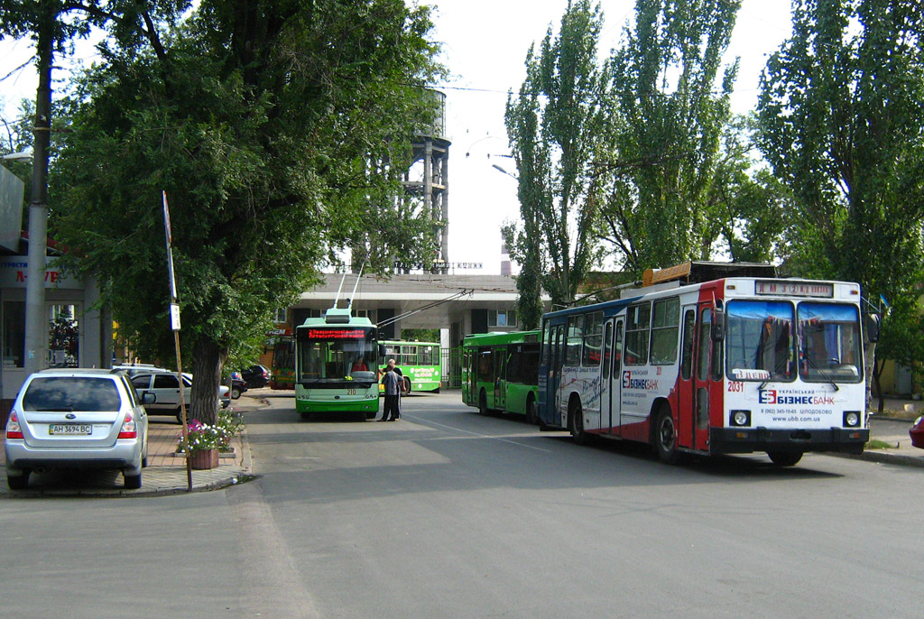 Donetsk, YMZ T2 # 2031; Donetsk, Bogdan T60111 # 210