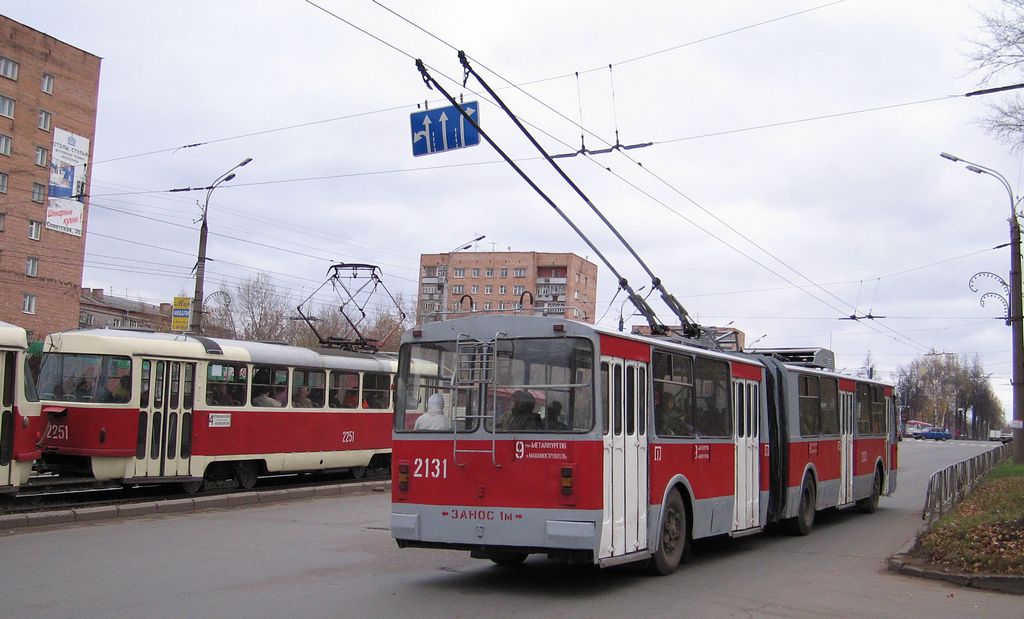 Ijevsk, ZiU-683V01 nr. 2131; Ijevsk, Tatra T3SU (2-door) nr. 2251
