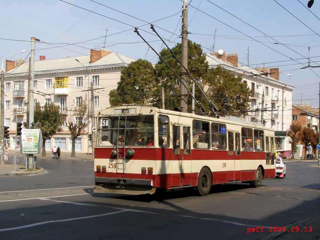 Черновцы, Škoda 14Tr02 № 258
